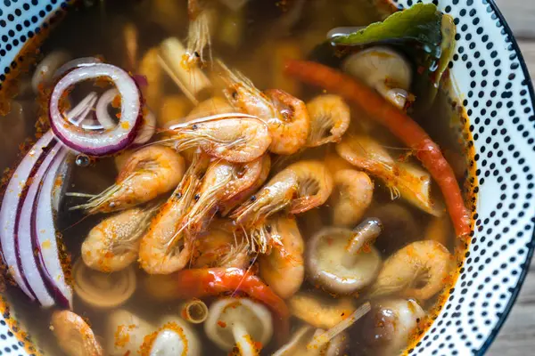 タイ トムヤムクンのスープのボウル — ストック写真