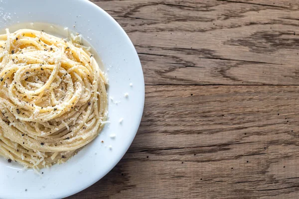 Cacio e Pepe - спагетті з сиром і перець — стокове фото