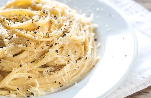 CACIO e Pepe - špagety se sýrem a paprikou — Stock fotografie