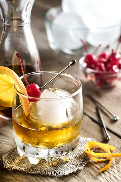 Altmodischer Cocktail — Stockfoto