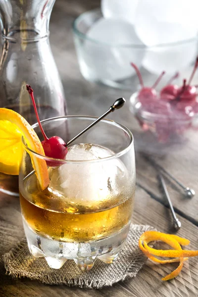 Ouderwetse cocktail — Stockfoto