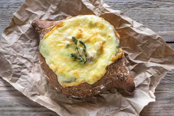 Pão recheado com queijo — Fotografia de Stock
