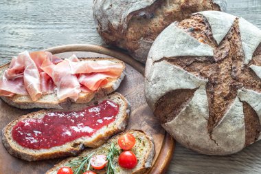 Bruschetta farklı Topingler ile