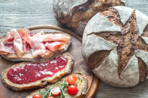 Bruschetta farklı Topingler ile