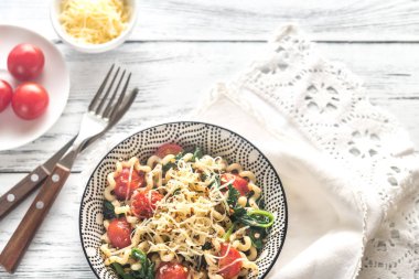 Makarna ıspanak ve kiraz domates ile