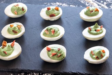 Ispanak ve Pastırmalı yumurta baharatlı ve acılı