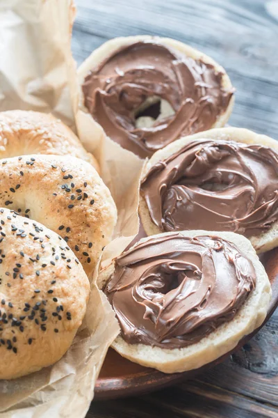 Bagel with chocolate cream — Stock Photo, Image