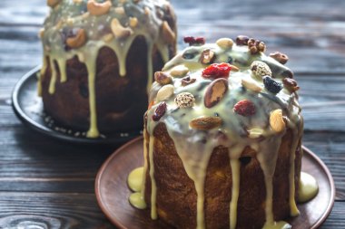 Ahşap zemin üzerine ev yapımı panettone