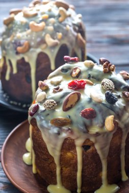 Ahşap zemin üzerine ev yapımı panettone
