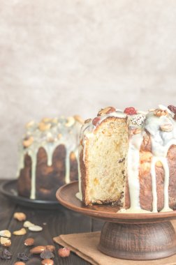 Ahşap zemin üzerine ev yapımı panettone