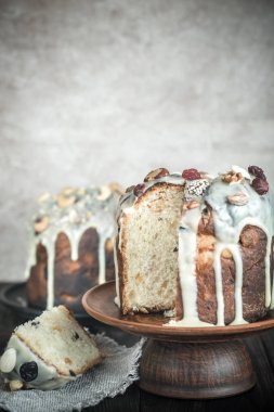 Ahşap zemin üzerine ev yapımı panettone