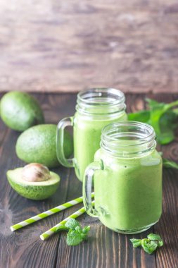 Avokado ve ıspanak smoothies