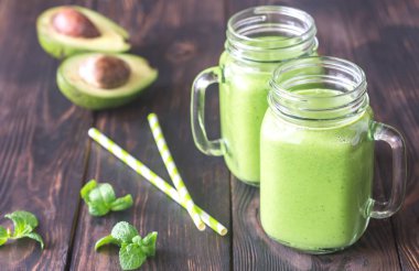 Avokado ve ıspanak smoothies
