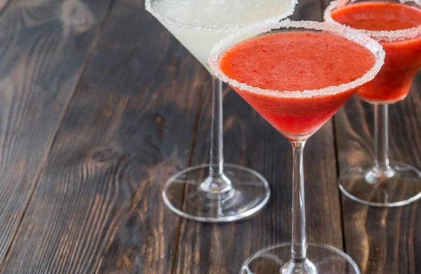 Bicchieri di lime e margarita alla fragola cocktail — Foto Stock