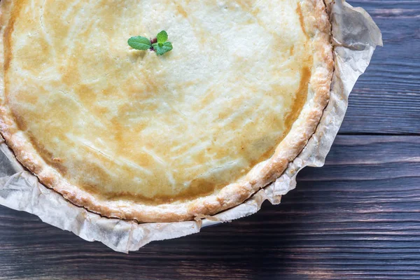 Tarta de cereza sobre el fondo de madera — Foto de Stock