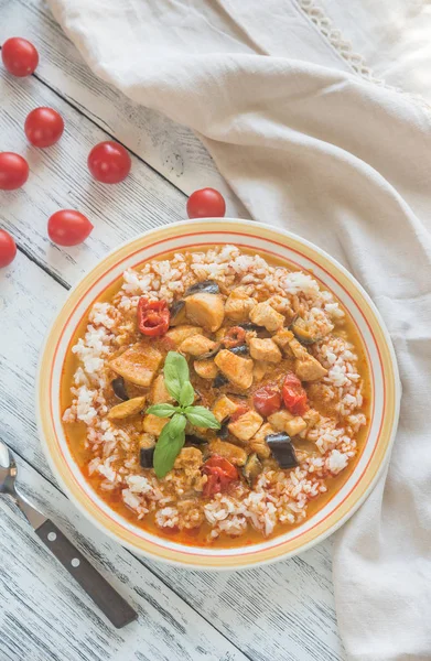 Curry de pollo rojo tailandés con arroz blanco — Foto de Stock