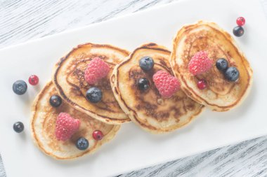 taze çilek ile Pancakes