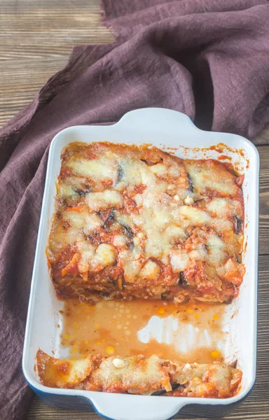 Блюдо Parmigiana Melanzane — стокове фото