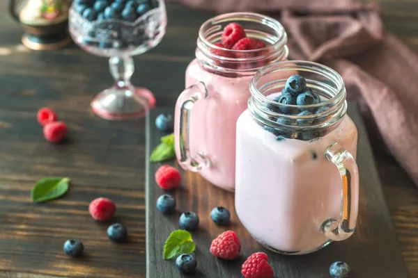Blueberry and raspberry smoothies — Stock Photo, Image