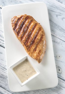 Soslu ızgara hindi göğsü