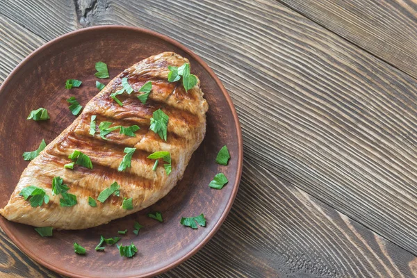 Izgara hindi göğsü maydanoz ile