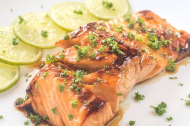 Tatlım kireç somon plaka üzerinde