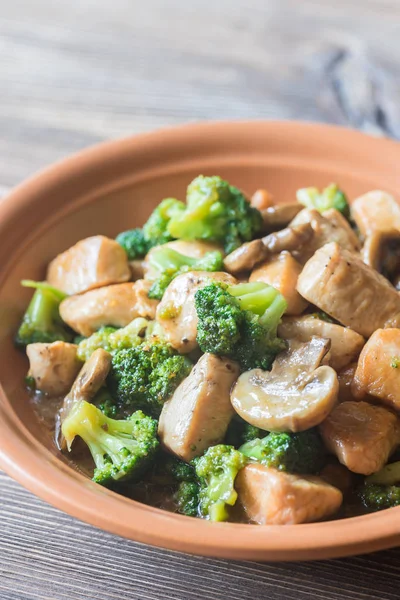 Frittura di pollo e broccoli — Foto Stock