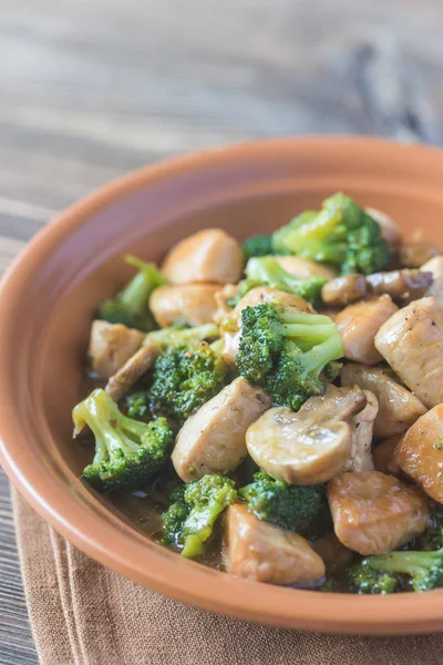 Chicken and Broccoli Stir Fry — Stock Photo, Image
