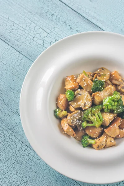 Frittura di pollo e broccoli — Foto Stock