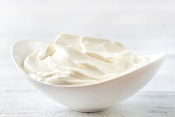 Bowl of Greek yogurt — Stock Photo, Image