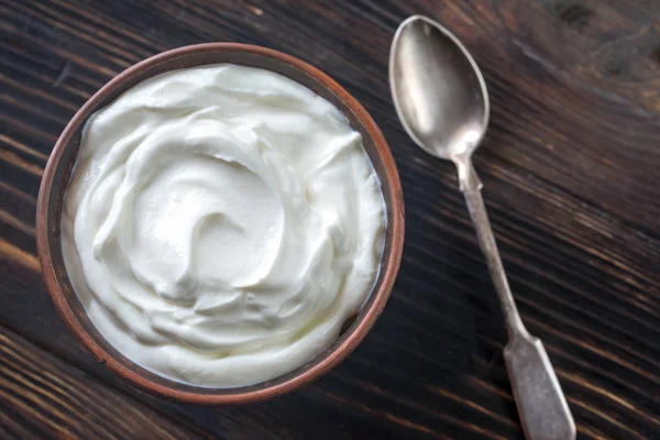 Schale mit griechischen Joghurt — Stok fotoğraf