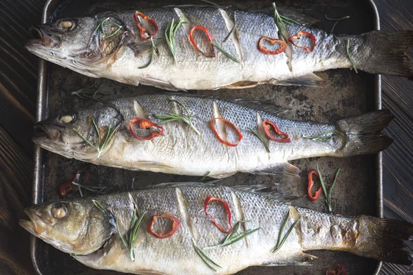 Fırında levrek kireç ve biber biber