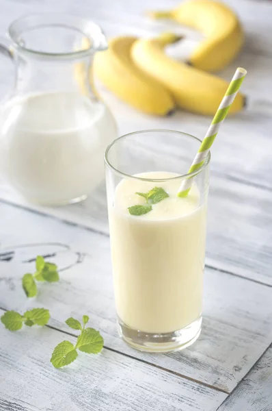 Bicchiere di frullato di banana — Foto Stock