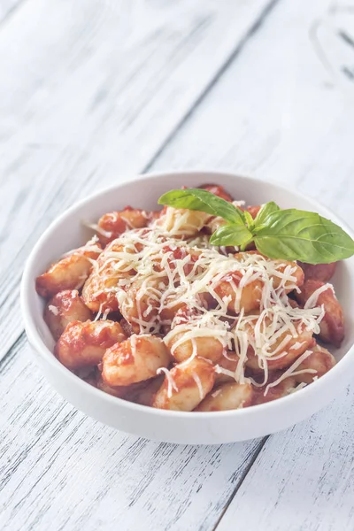Gnocchi de pommes de terre à la sauce tomate — Photo