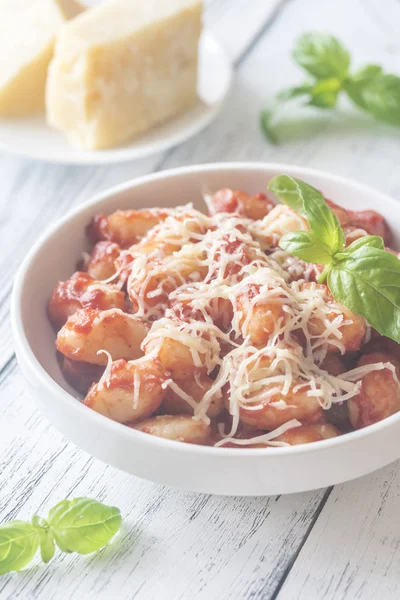 Gnocchi de pommes de terre à la sauce tomate — Photo