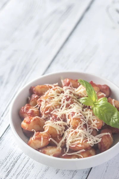 Gnocchi de pommes de terre à la sauce tomate — Photo