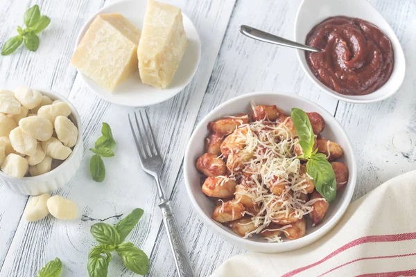 Potato gnocchi with tomato sauce — Stock Photo, Image