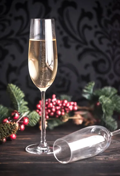 Gasses of champagne with Christmas tree — Stock Photo, Image