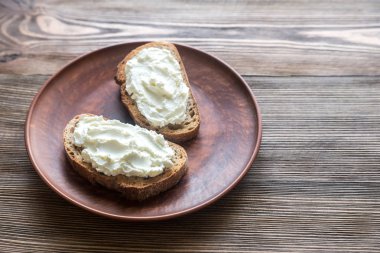 krem peynirli tost