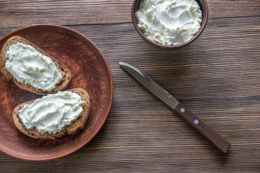krem peynirli tost