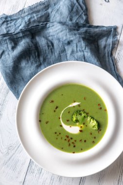 Porsiyon brokoli çorbası