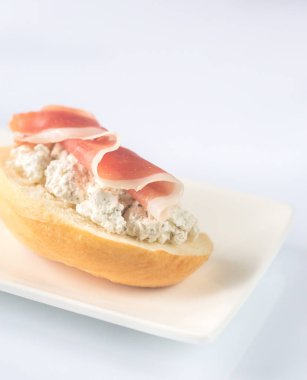 Robiola ve prosciutto tost