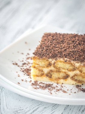 Tiramisu çikolata tepesi ile