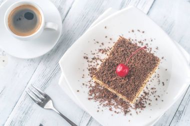 Tiramisu çikolata tepesi ile