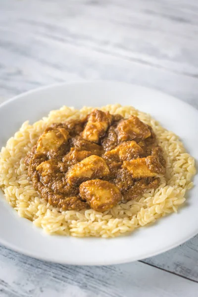 Nudeln mit Korma-Sauce — Stockfoto