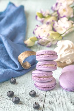Macarons taze yaban mersini ile
