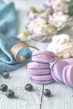 Macarons taze yaban mersini ile