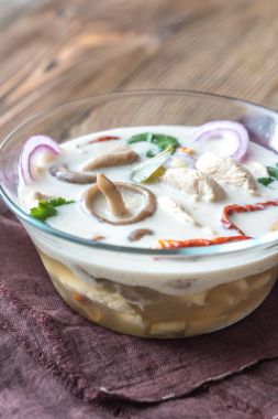 Cam kase Tay tom kha kai çorba