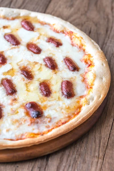 Pizza with mozzarella and salami — Stock Photo, Image