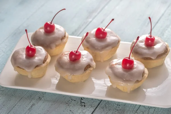 Bakewell tarts with cherry — Stock Photo, Image